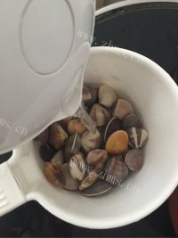 美味的文蛤蒸蛋做法图解2)