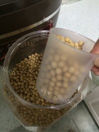 美味的冰糖醇豆浆做法图解1)