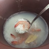 菠菜虾茸粥做法图解5)