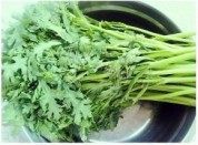 家常菜肉丝炒茼蒿做法图解1)