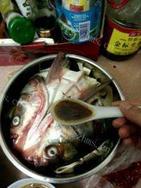 美味的剁椒鱼头做法图解4)