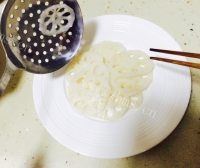 美味蜂蜜柠檬渍莲藕做法图解8)