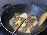 老爸做的土豆炖牛肉