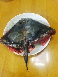 美味的天麻炖鱼头做法图解1)