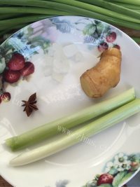 可口的红烧排骨做法图解2)