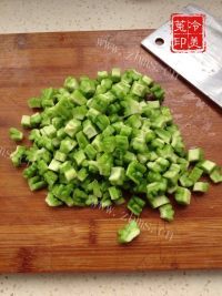 家常菜苦瓜摊鸡蛋做法图解3)