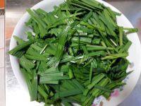 健康美食之韭菜炒鸡蛋做法图解2)