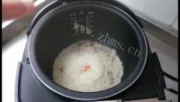 美味培根焖饭做法图解4)