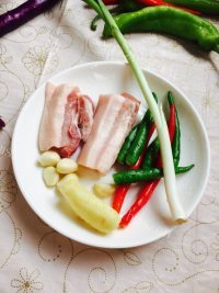 五味俱全的农家小炒肉做法图解1)