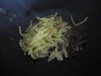 家常榨菜炒肉丝做法图解8)