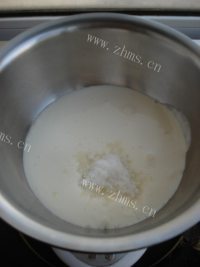 自制草莓奶油蛋糕卷做法图解16)