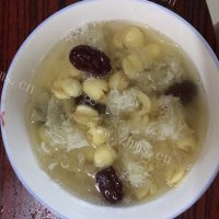甜而不腻的莲子雪耳炖冰糖做法图解5)