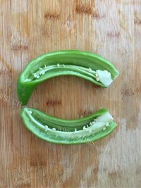 自制青椒鸡蛋饼做法图解1)