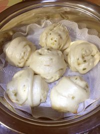 自制葱油花卷做法图解16)