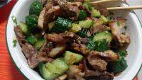 家常菜猪头肉拍黄瓜做法图解4)