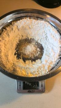 美味的芝边花式披萨做法图解3)