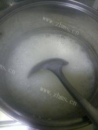 美味早餐大米红枣粥做法图解6)