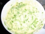 自制芹菜叶薄饼做法图解1)