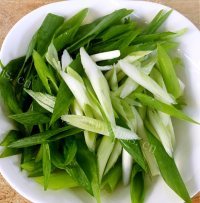 甜美的葱伴贻鲜做法图解7)
