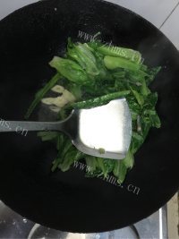 色香味俱全的清炒油麦菜做法图解5)