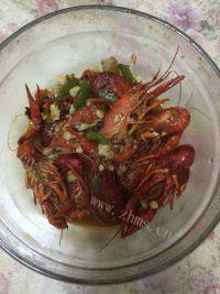 美味的蒜蓉十三香小龙虾