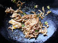 家常菜尖椒豆片炒肉做法图解4)