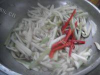 诱人的杏鲍菇炒芹菜做法图解9)