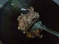 诱人的芹菜炒肉做法图解5)