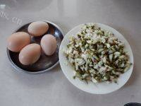 家常菜槐花炒鸡蛋做法图解1)