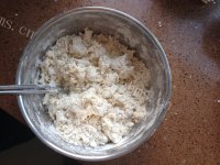 香气浓郁的烫面葱花饼做法图解2)