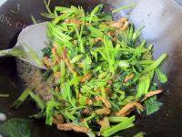 经典的苔菜炒肉丝做法图解9)