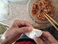 好吃的胡萝卜肉元宝馄饨做法图解7)