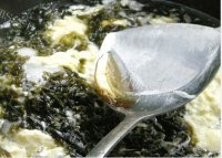 回味悠长的紫菜蛋汤做法图解5)
