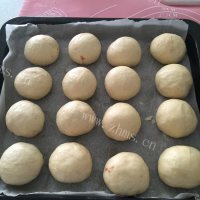 自制豆沙小面包做法图解5)