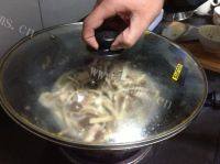 家常菜茶树菇炒肉片做法图解7)