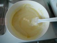 原味戚风蛋糕卷做法图解9)