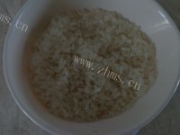 可口的紫薯银耳百合粥做法图解4)