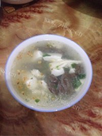 美味的鸭血豆腐汤