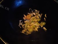 香菇排骨焖饭做法图解4)