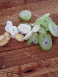 木耳竹芛炒肉做法图解3)