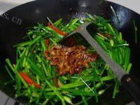 简单的韭菜苔炒肉丝做法图解10)