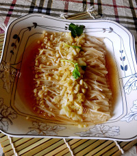 美味的蒜蓉蒸金针菇做法图解8)