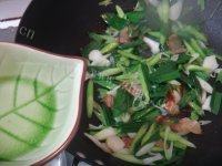 自己做的腊肉炒蒜苗做法图解6)
