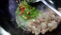 家常菜青椒回锅肉做法图解7)