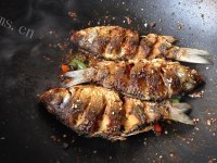 酥脆的干锅鲫鱼做法图解10)