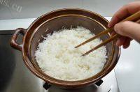 「美味可口」腊味煲仔饭做法图解7)