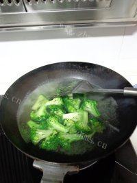兰家常菜兰香菇炒兰花做法图解4)
