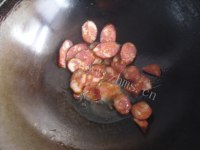 家常菜芹菜炒腊肠做法图解3)