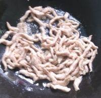 菠菜炒肉丝做法图解2)