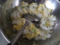 喷香的蛋炒饭做法图解3)